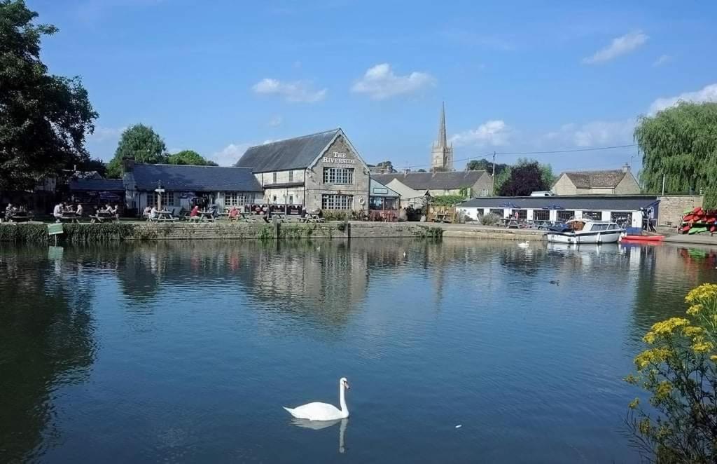 The Riverside Lechlade Exteriér fotografie