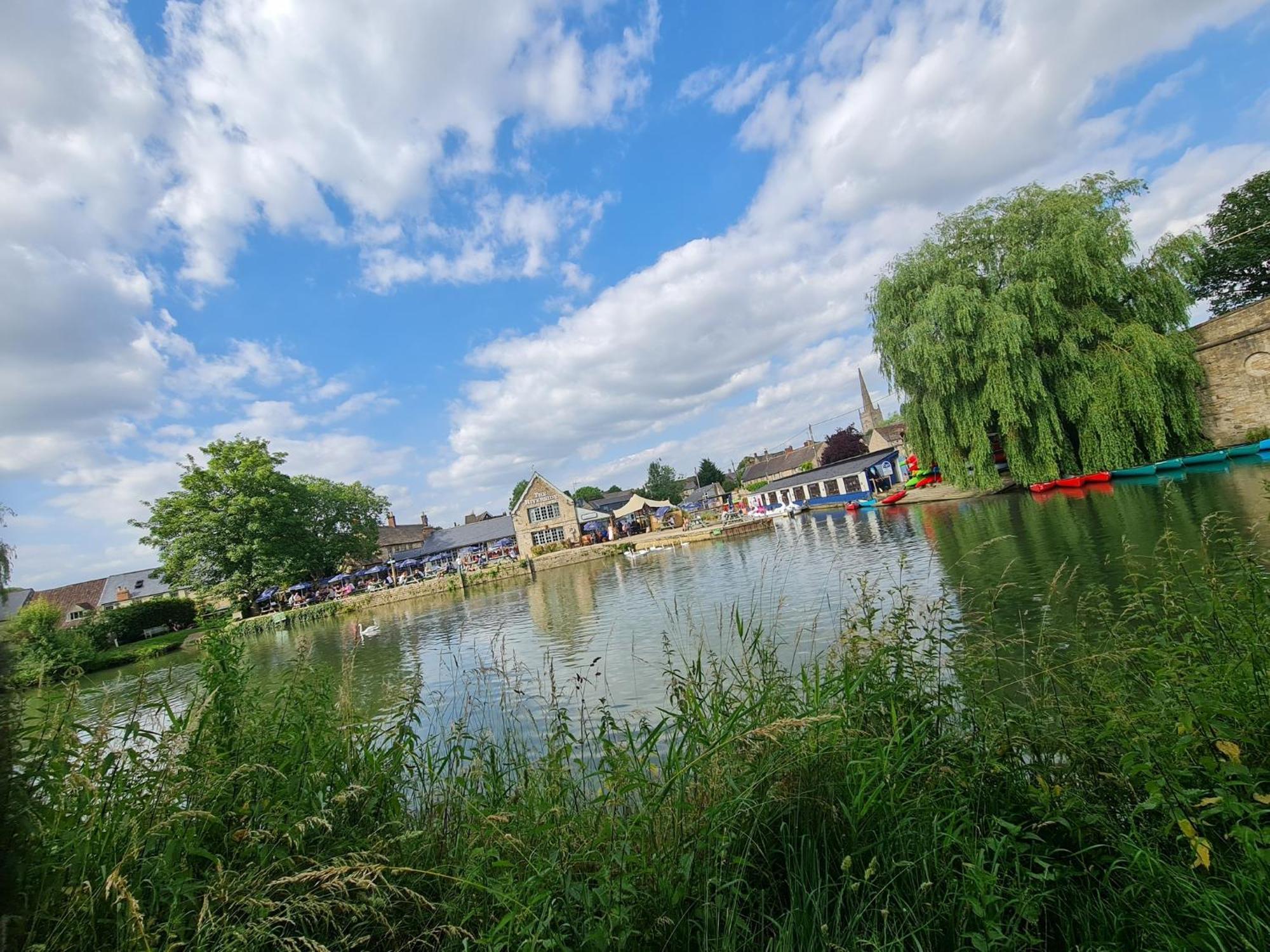The Riverside Lechlade Exteriér fotografie